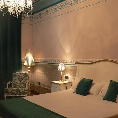 Hotel Real Cinco Linajes 4*