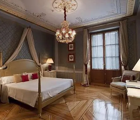 Real Cinco Linajes Hotel 4*