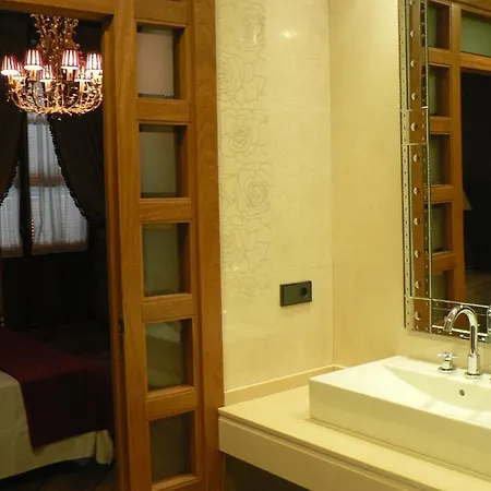 Real Cinco Linajes Hotel