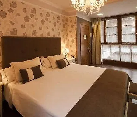 Hotel Real Cinco Linajes
