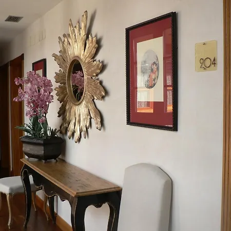 Отель Real Cinco Linajes 4*