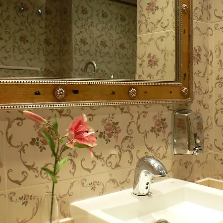 Real Cinco Linajes Hotel 4*