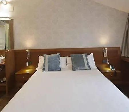 Real Cinco Linajes Hotel 4*