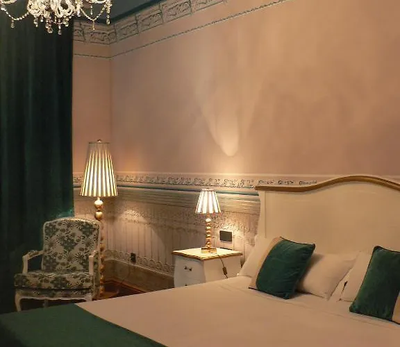 Hotel Real Cinco Linajes 4*