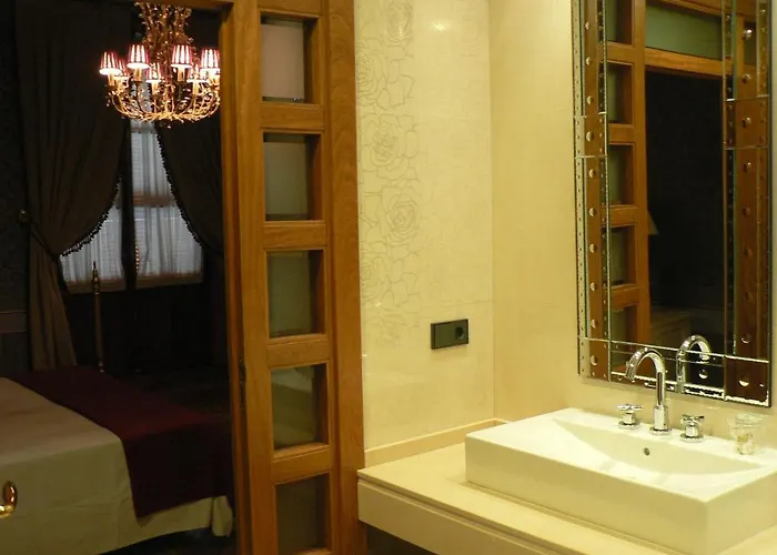 Real Cinco Linajes Hotel