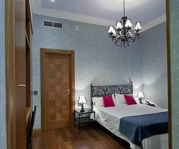 Отель Real Cinco Linajes Аревало